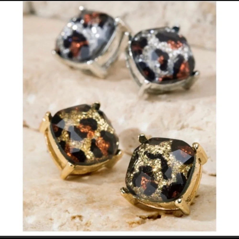 💕Leopard Stud Earrings - Picture 2 of 4